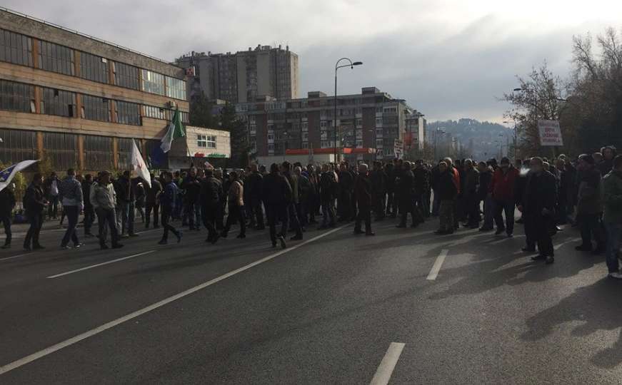 Radnici GIKIL-a blokirali saobraćaj u Sarajevu, iz Vlade poručili: Nismo nadležni